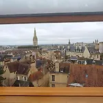Equipe En Hyper-centre Avec Parking Prive Et Gratuit - Vue Sur La Et Chateau De *