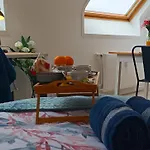 Equipe En Hyper-centre Avec Parking Prive Et Gratuit - Vue Sur La Et Chateau De