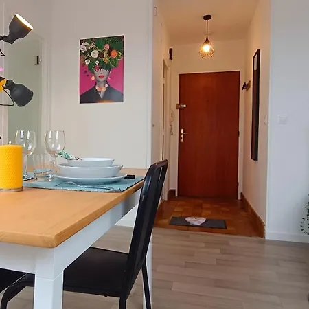 Equipe En Hyper-centre Avec Parking Prive Et Gratuit - Vue Sur La Et Chateau De