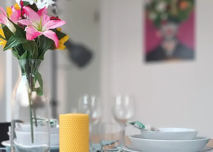 Equipe En Hyper-centre Avec Parking Prive Et Gratuit - Vue Sur La Et Chateau De